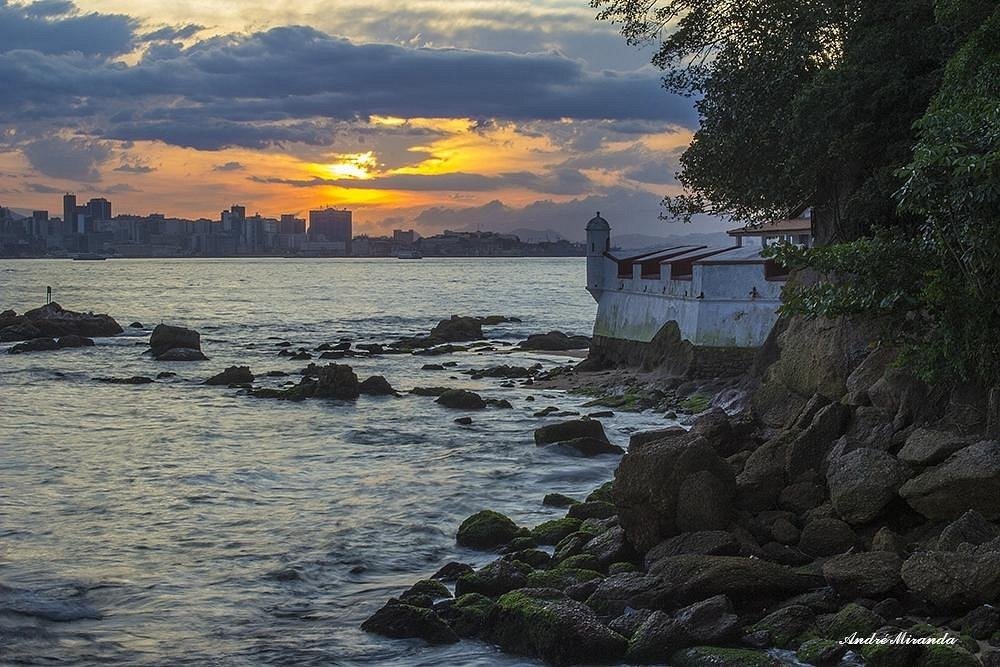 Gragoatá — praia na Baía de Guanabara, Niterói